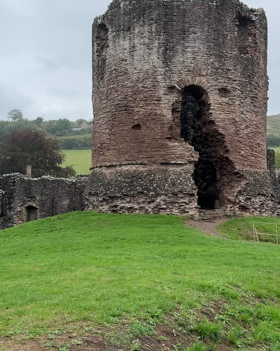 Watch on YouTube — a Sunday drive to two medieval Welsh castles